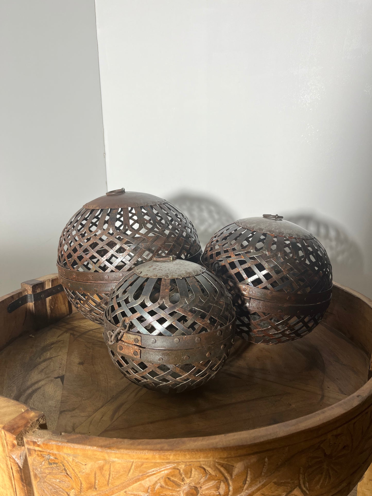 Metalen set van 3 roestballen