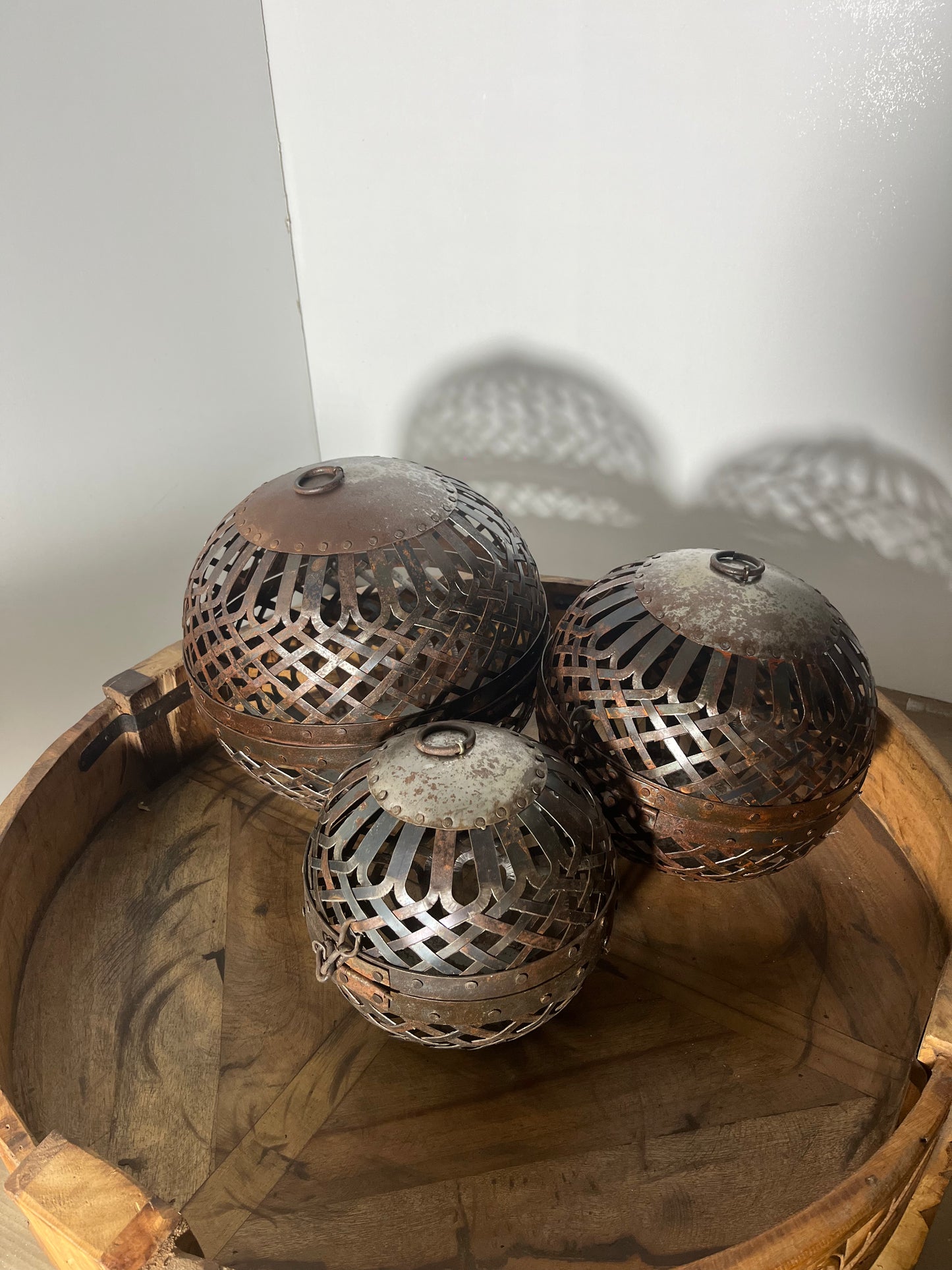 Metalen set van 3 roestballen